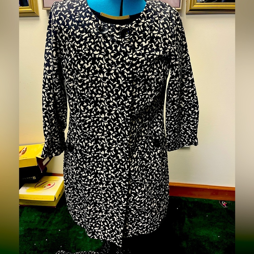 Live a little SZ-M Black & White Coat! NICE